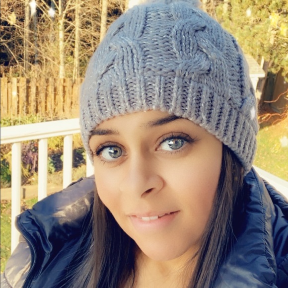 Meet Your Posher, Jenni! - Picture 2 of 3